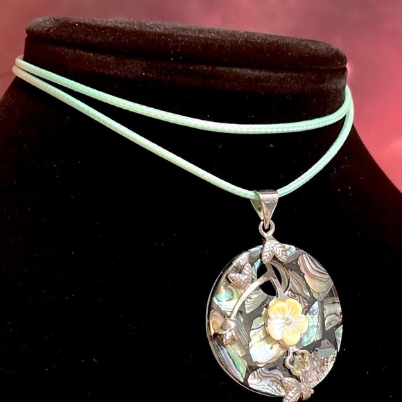 Mother of pearl mosaic pendant necklace​​​ - Picture 4 of 7